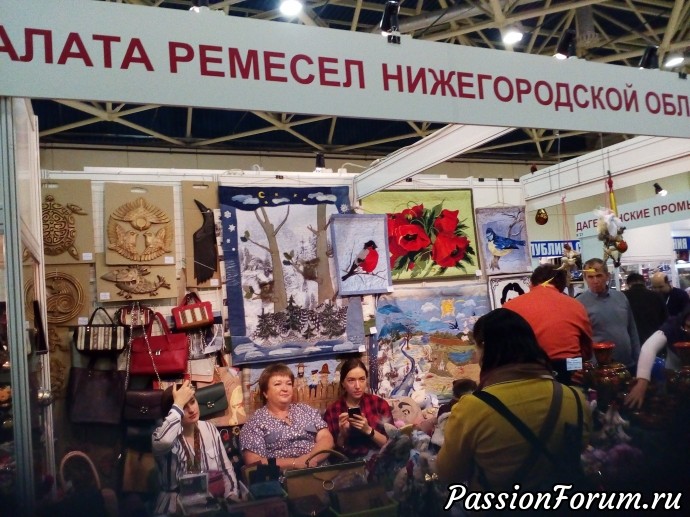 По-моему это картины из ткани... По-моему это картины из ткани...