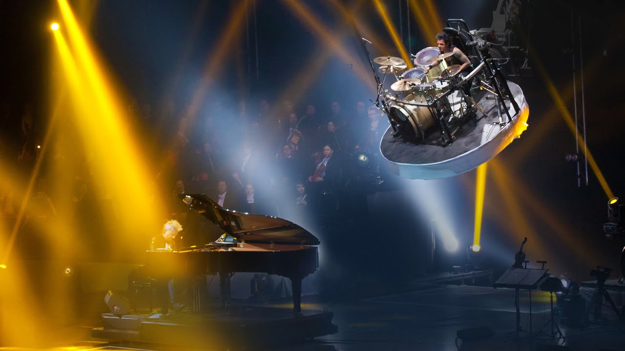 ЭТО очень профессионально, пианист и ударный инструмент ЭТО очень профессионально, пианист и ударный инструмент