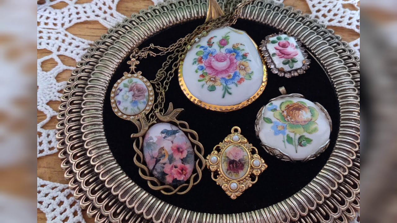 Поговорим о брошках. Винтажная, изысканная бижутерия на фоне деревенского пейзажа Поговорим о брошках. Винтажная, изысканная бижутерия на фоне деревенского пейзажа