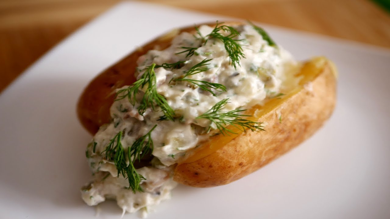 ЗАПЕЧЕННЫЙ КАРТОФЕЛЬ "КРОШКА КАРТОШКА" С СОУСОМ НА УЖИН