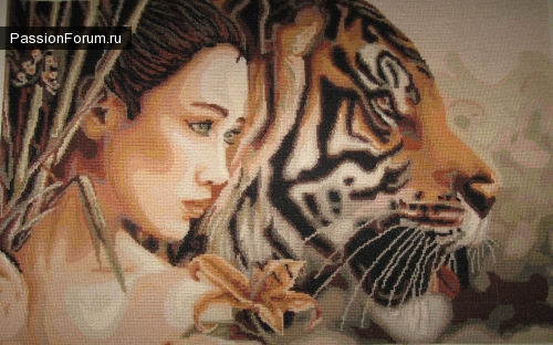 Японка с тигром