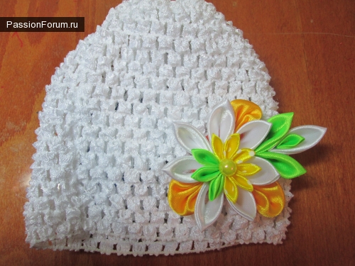 шапочки оформленные цветами канзаши